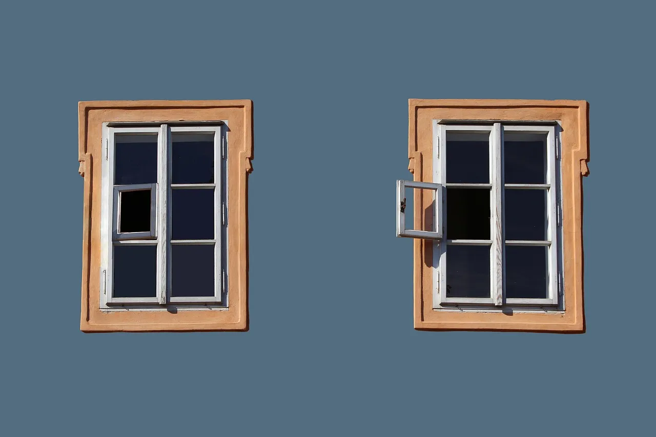 Side-by-side comparison of casement and double hung windows on a Minnesota home
